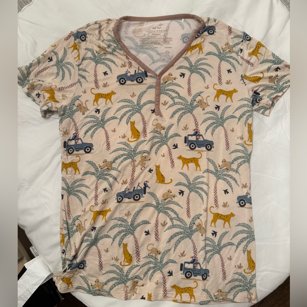 Little sleepies, women’s pajama top, short sleeve, safari jeep, size medium